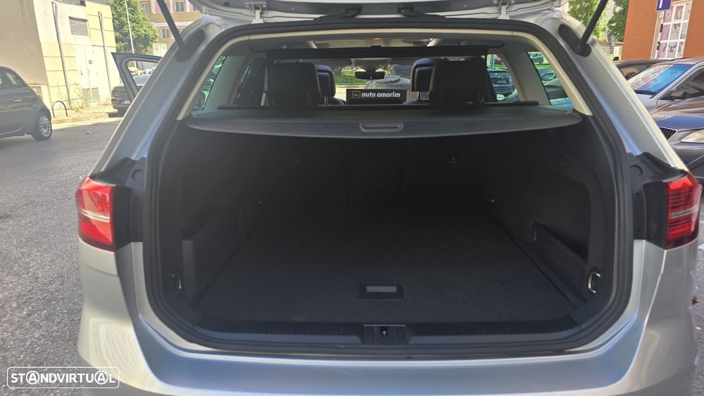 VW Passat Variant 2.0 TDI Highline DSG 4Motion - 29