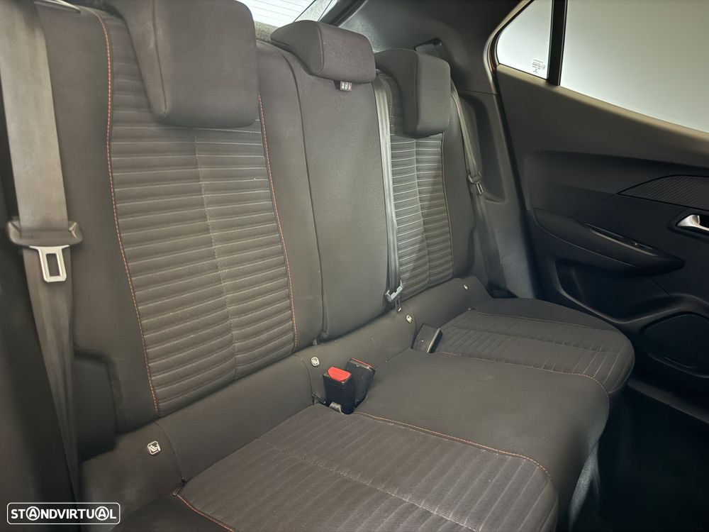 Peugeot 2008 1.2 PureTech Allure EAT8 - 13