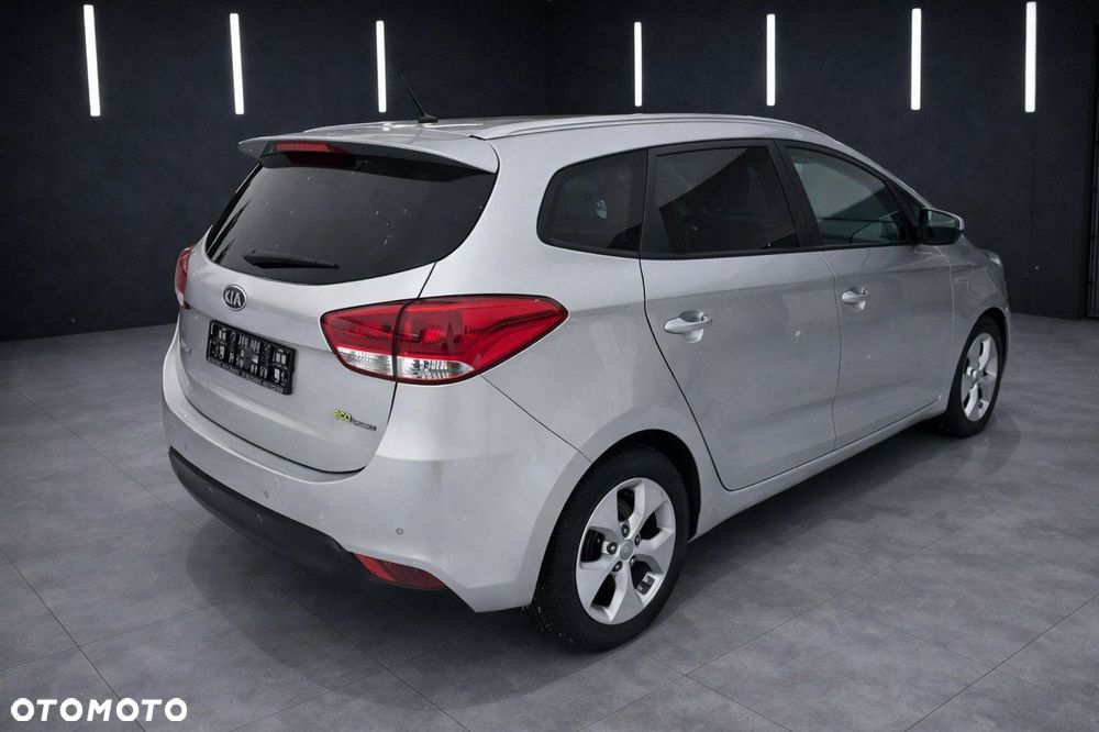 Kia Carens - 8