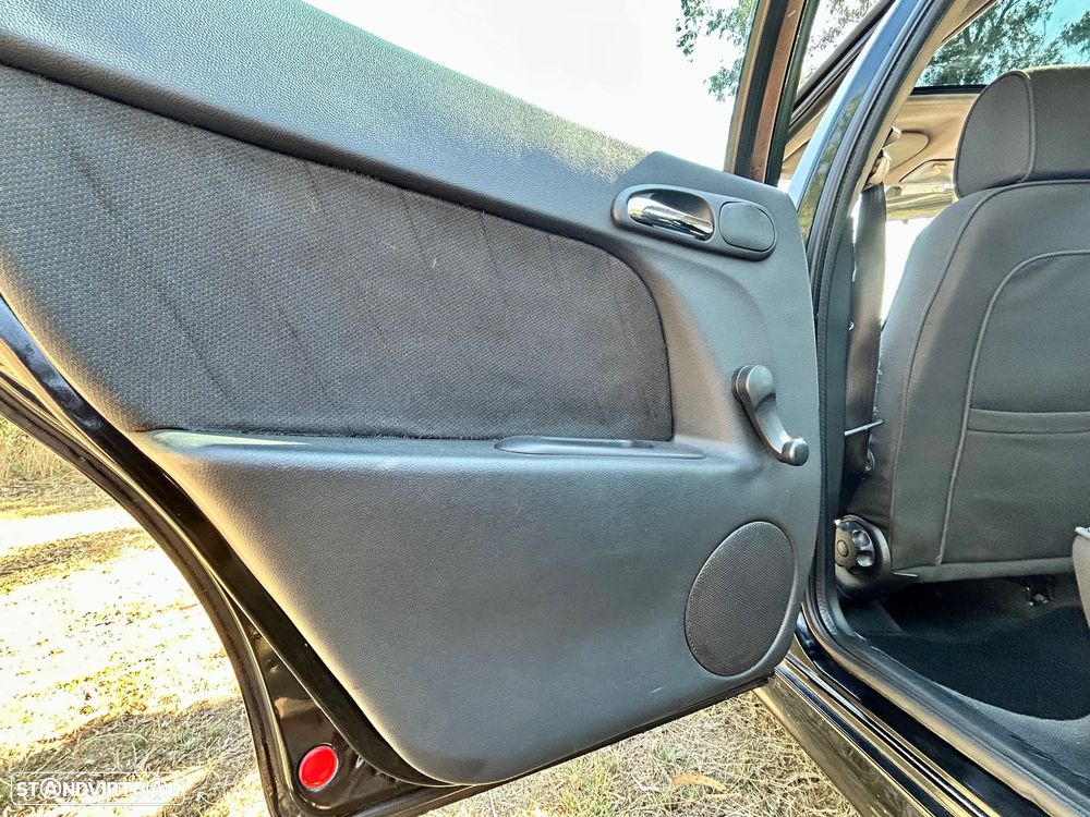 Alfa Romeo 156 1.9 JTD - 11