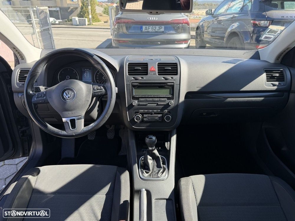 VW Jetta 1.6 TDi Trendline BM - 11