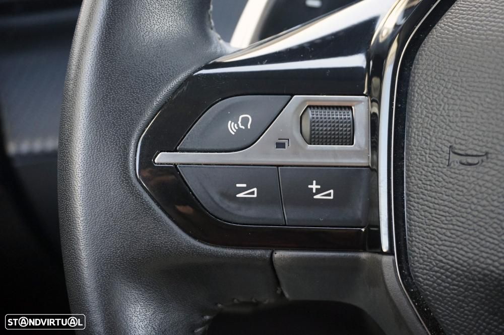 Peugeot 208 1.2 PureTech Allure EAT8 - 11