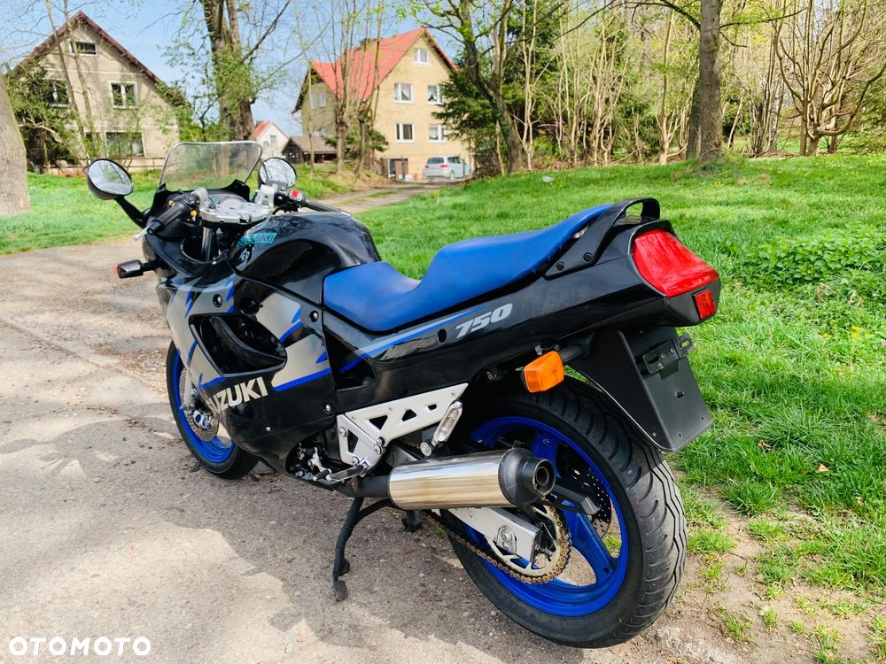 Suzuki GSX - 6