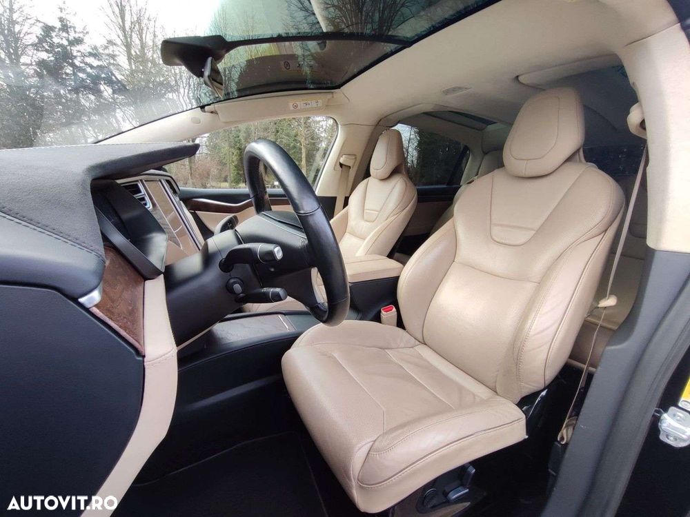 Tesla Model X - 9