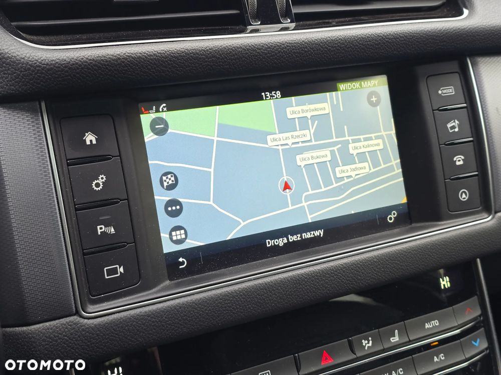 Jaguar XF 2.0 i4D AWD R-Sport - 31