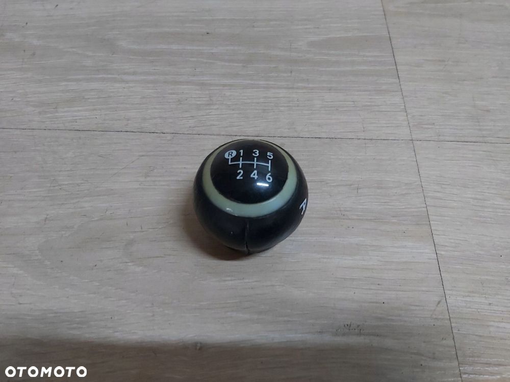 Toyota Yaris III Auris Gałka zmiany biegów Oryginał 6B - 1