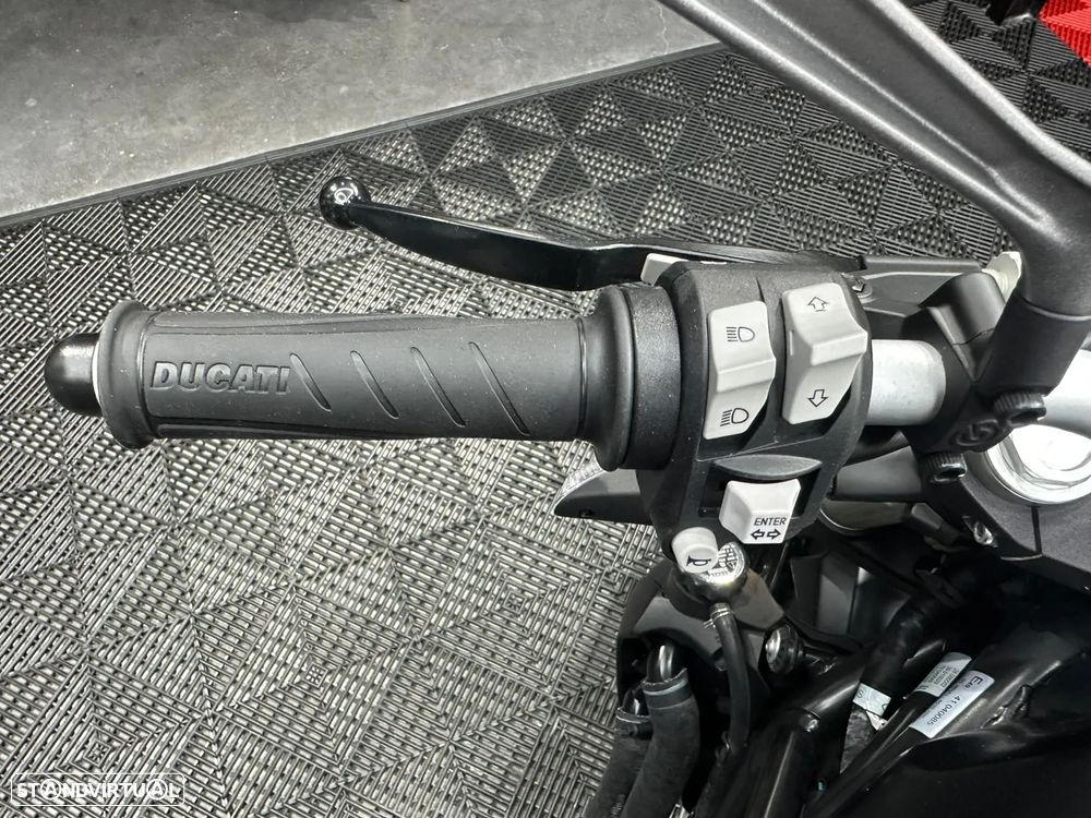 Ducati Monster 821 - 4