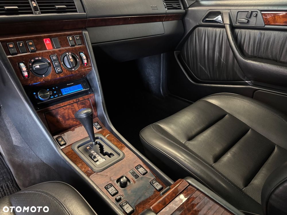 Mercedes-Benz W124 (1984-1993) - 13