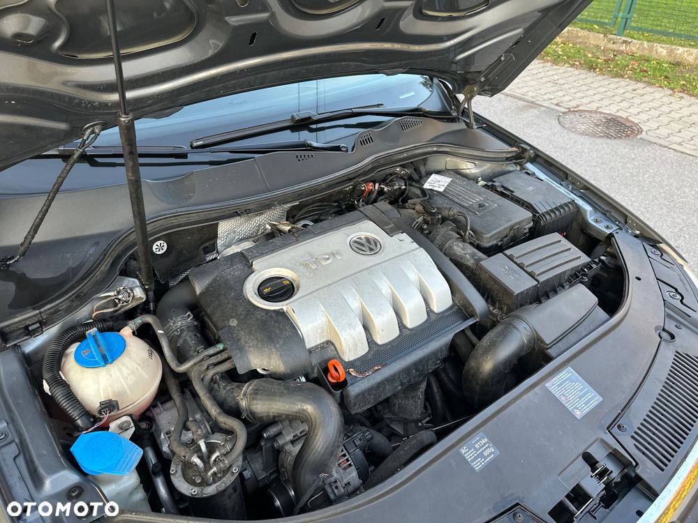 Volkswagen Passat 2.0 TDI DPF Sportline - 13