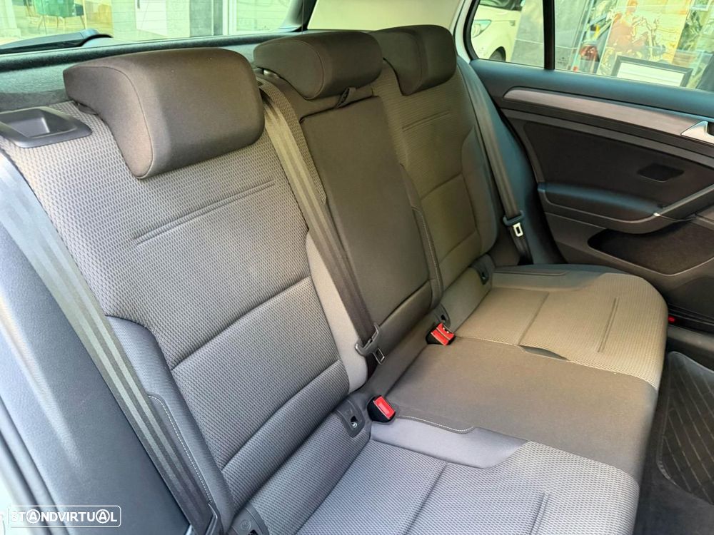 VW e-Golf - 21