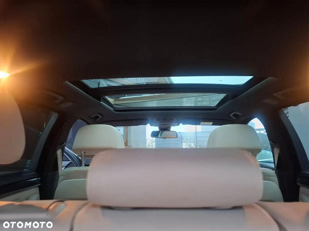 BMW Seria 5 528i Luxury Line - 8