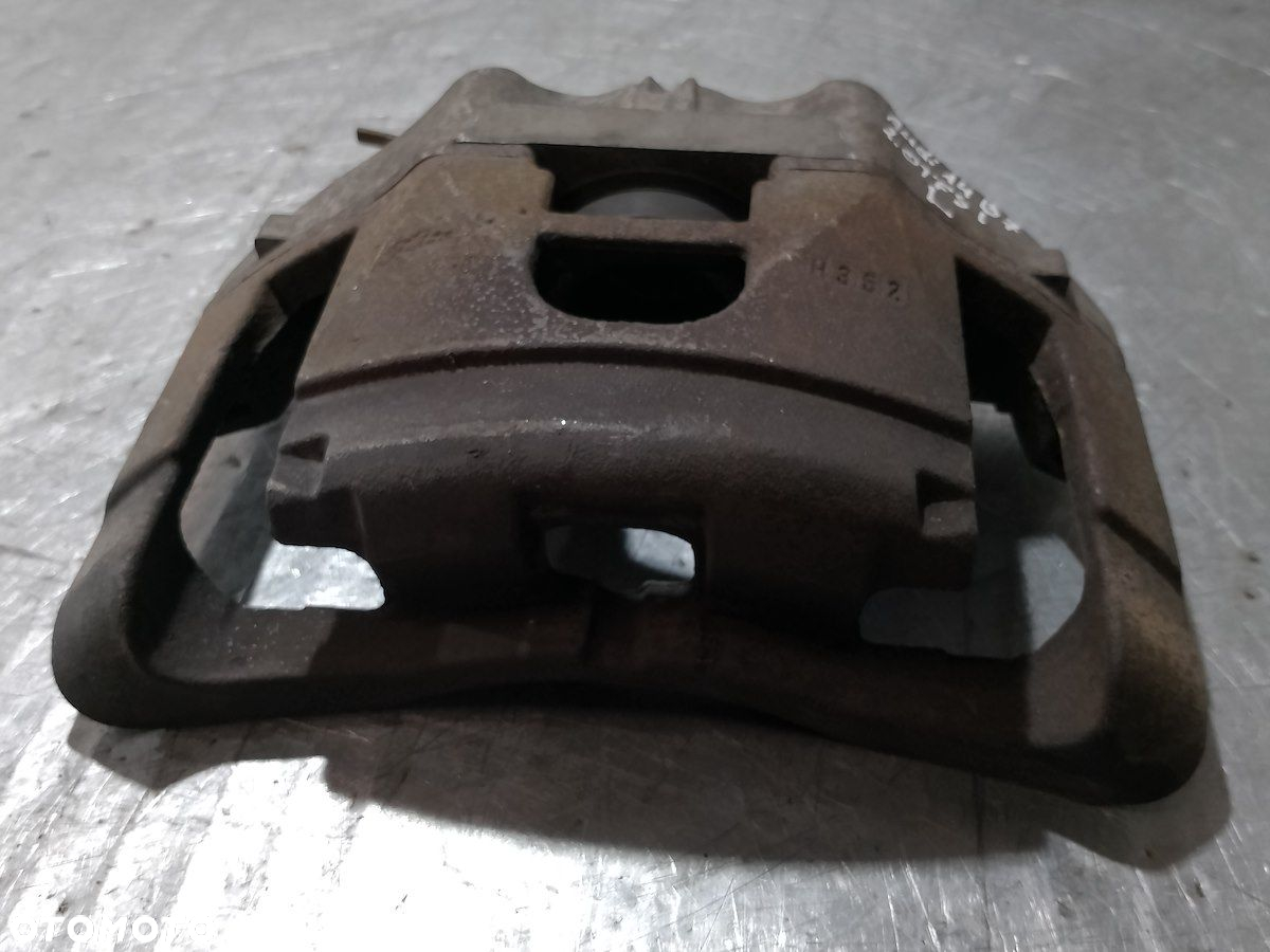 ZACISK HAMULCOWY LEWY PRZÓD AUDI A4 B7 2.0 - 6