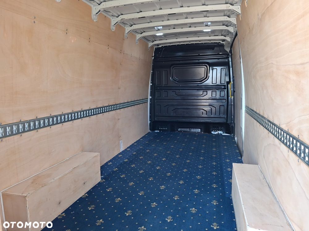Volkswagen Crafter - 12