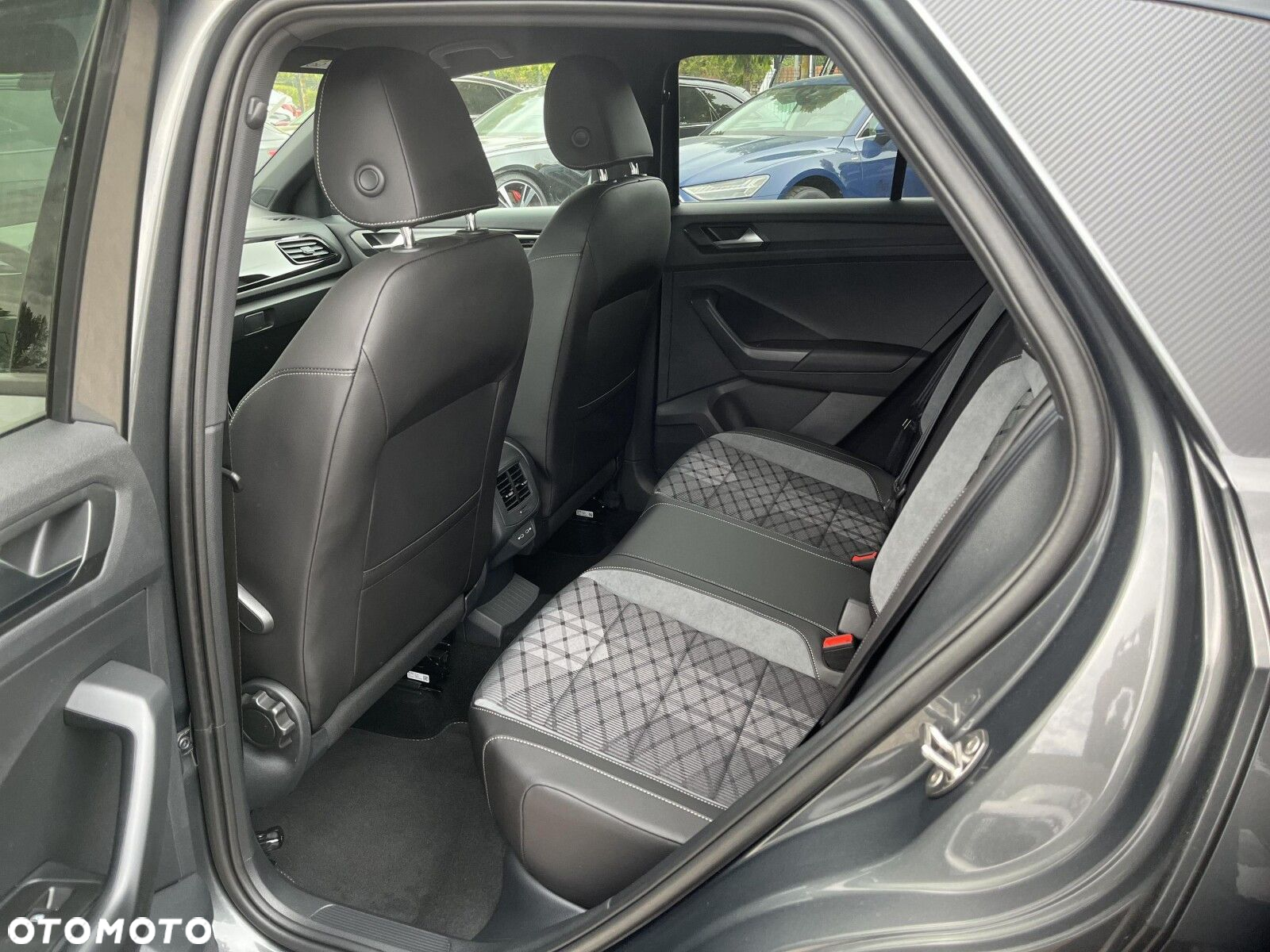 Volkswagen T-Roc - 16