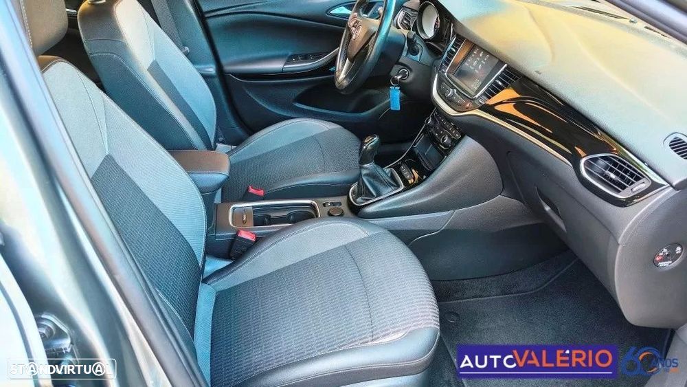 Opel Astra 1.2 T Design & Tech S/S - 34