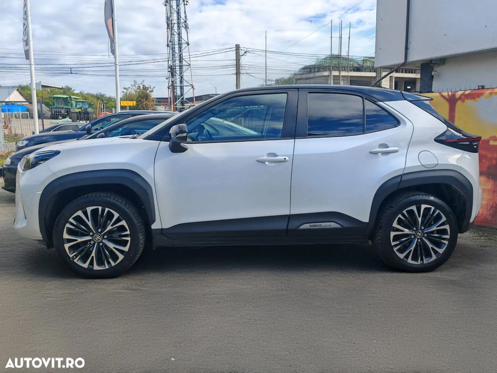 Toyota Yaris Cross 1.5 VVT-i HSD 4x4 Exclusive Adventure - 4