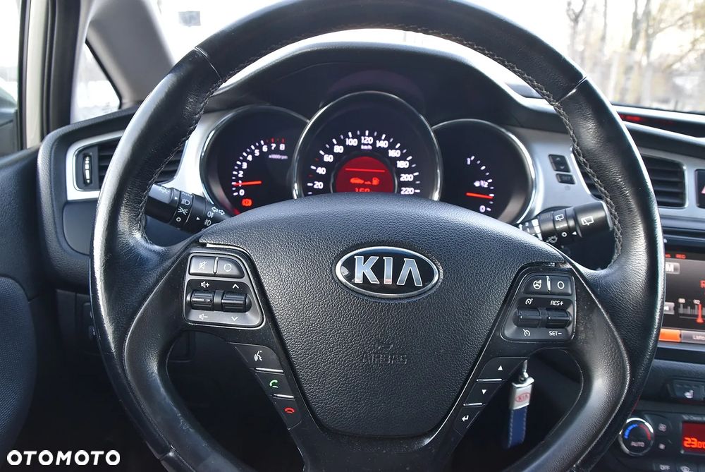 Kia Ceed - 31
