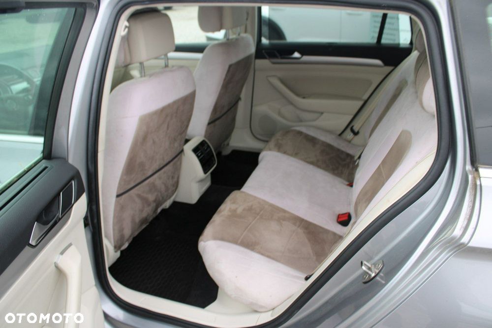 Volkswagen Passat - 12