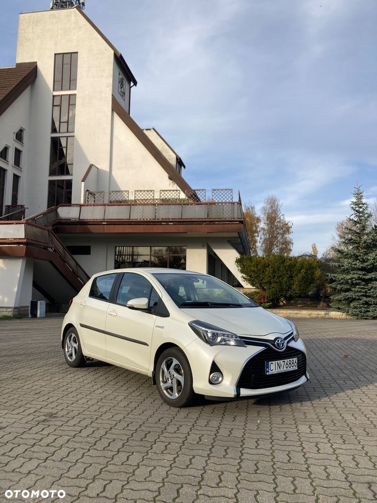 Toyota Yaris Hybrid 100 Premium - 16
