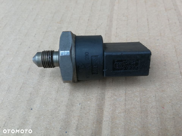 Czujnik ciśnienia paliwa 2.0TFSI 06D906051A Audi A4 B7