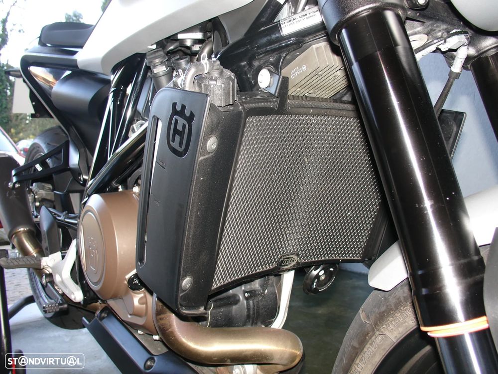 Husqvarna Vitpilen 701 - 15