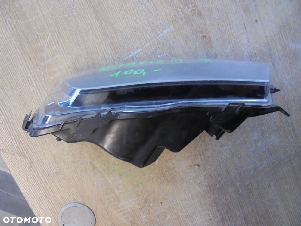 SKODA OCTAVIA III HALOGEN PRAWY PRZÓD EUROPA - 4
