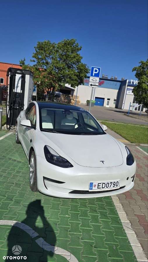 Tesla Model 3 2022 photo 4