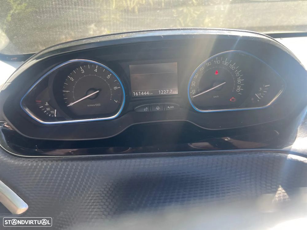 Peugeot 2008 1.2 PureTech Style - 9