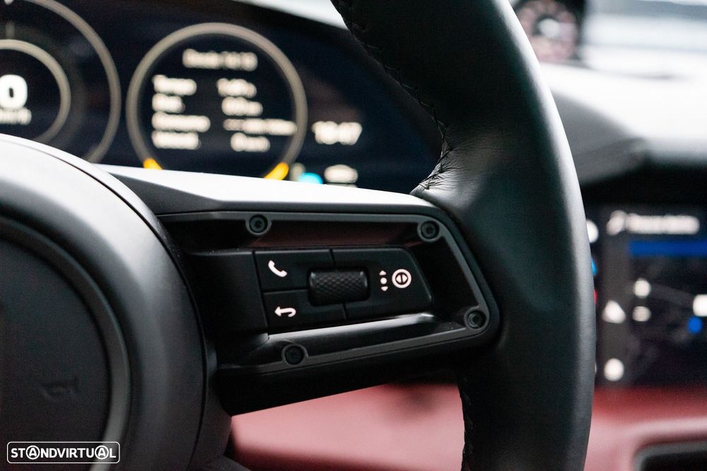 Porsche Taycan 4S - 43