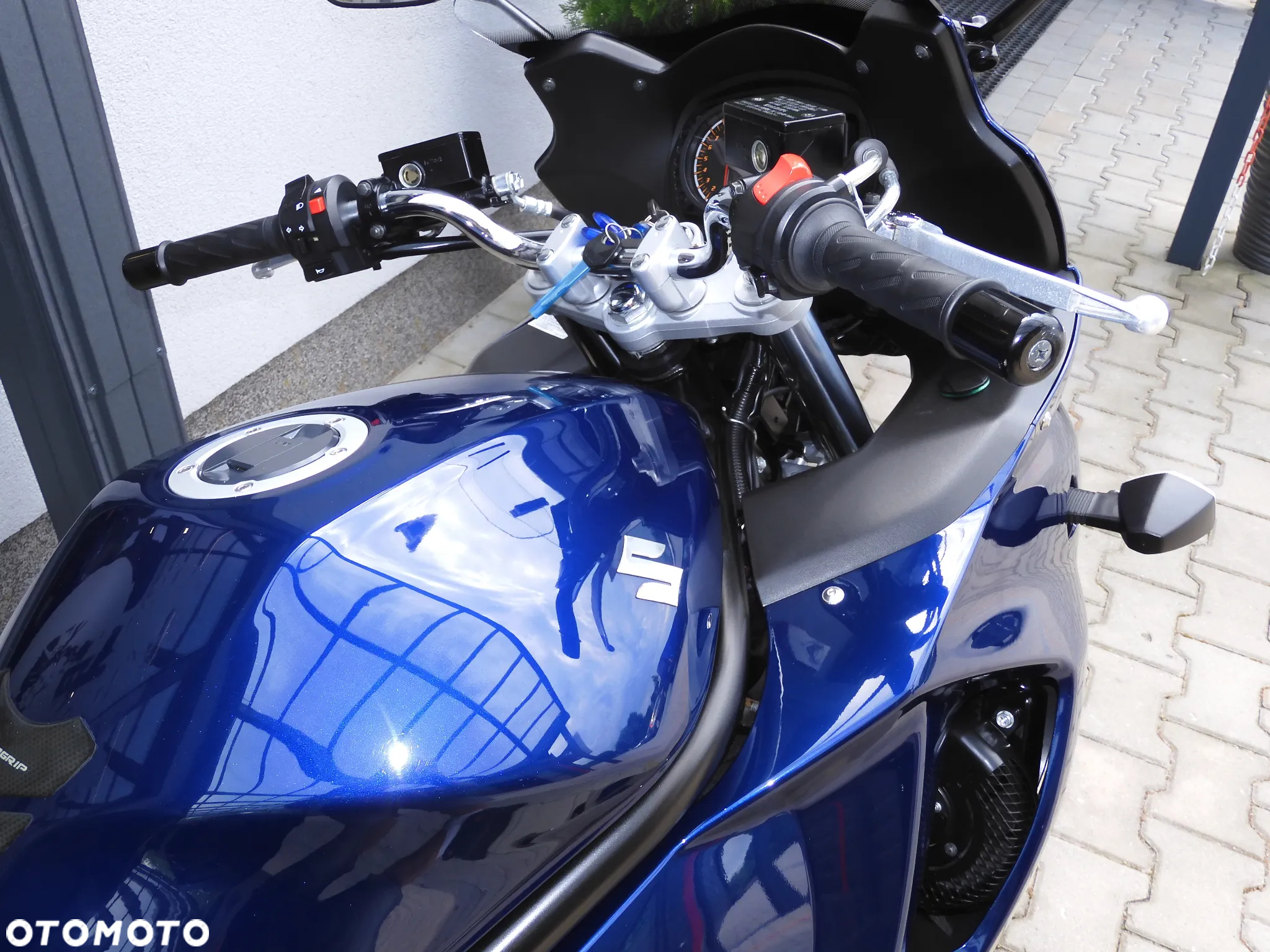 Suzuki GSX - 17