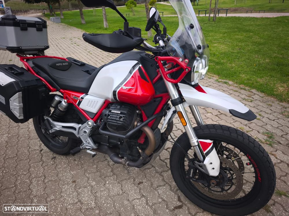 Moto Guzzi V85 TT - 12