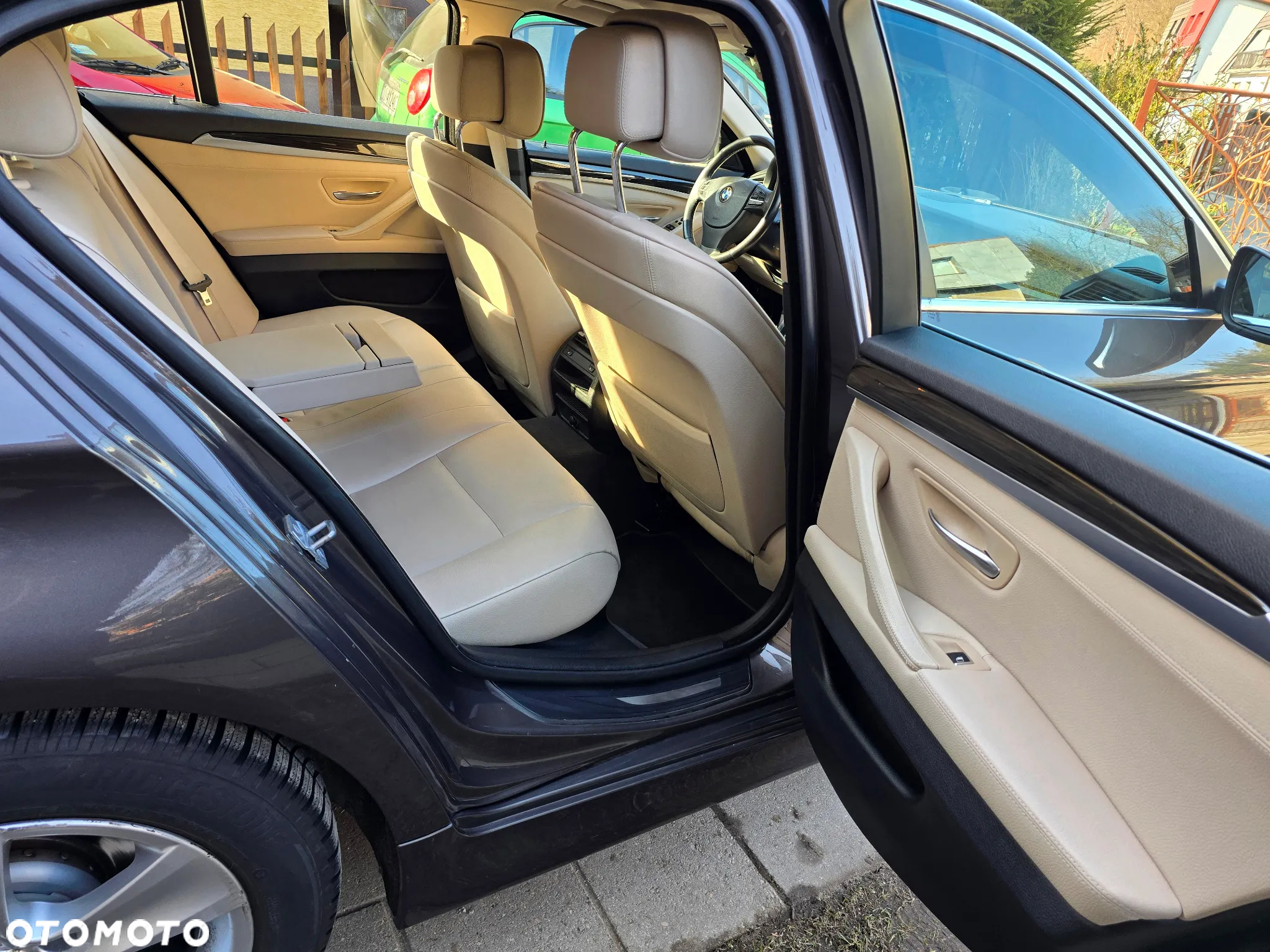 BMW Seria 5 528i xDrive Luxury Line - 9