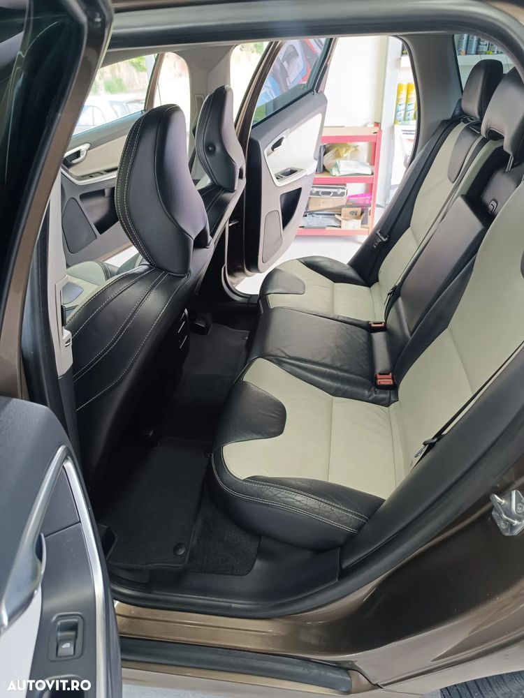 Volvo XC 60 D5 AWD Kinetic - 6