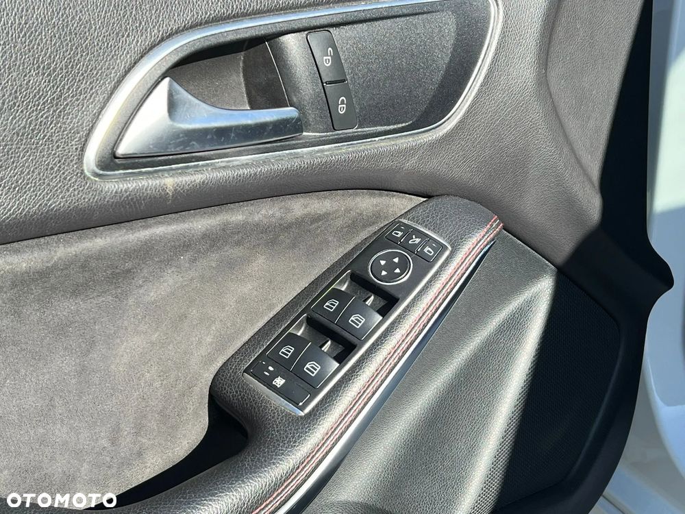 Mercedes-Benz CLA 180 7G-DCT AMG Line - 19