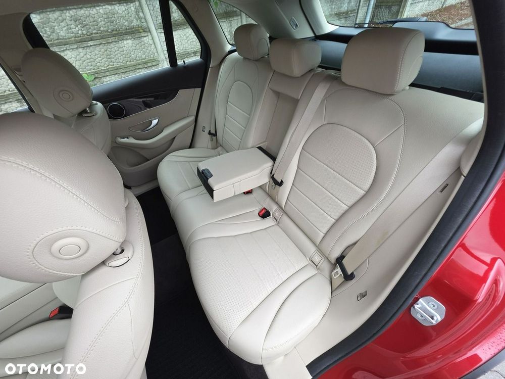Mercedes-Benz GLC 220 d 4Matic 9G-TRONIC - 25