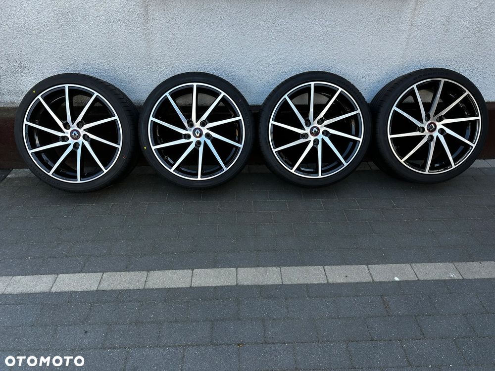 245 35 19 Renault Megane RS Trophy Nissan  POLECAM - 2