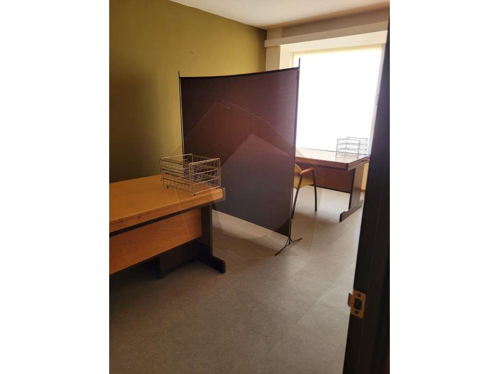 ESCRITÓRIO - PARANHOS (QUINTA DO COVELO) - Grande imagem: 2/10