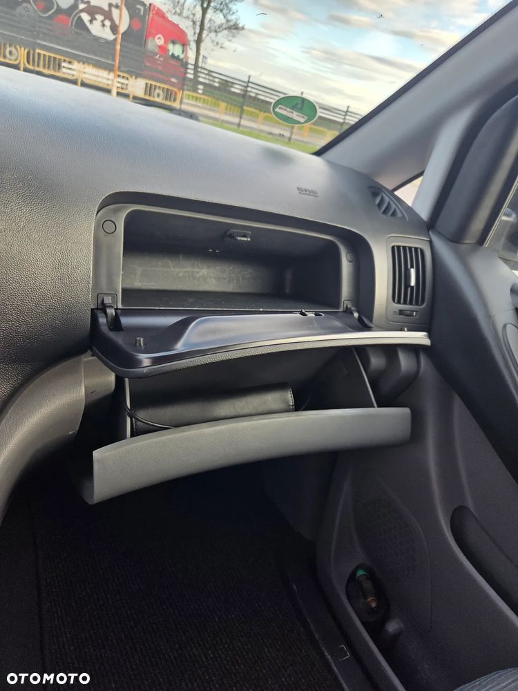 Hyundai H-1 Starex - 14