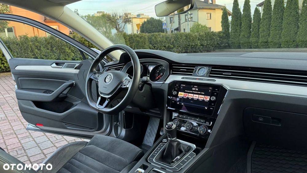 Volkswagen Passat 1.8 TSI BMT Highline - 30