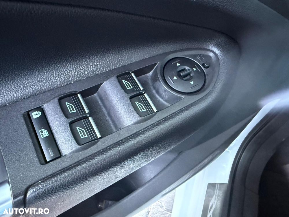 Ford Kuga 2.0 TDCi 4WD Powershift ST-Line - 14
