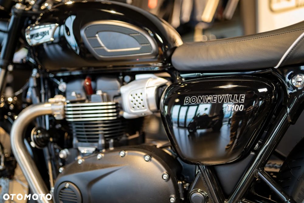 Triumph Bonneville - 7