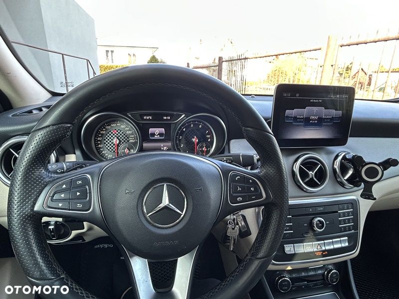 Mercedes-Benz GLA 250 7G-DCT UrbanStyle Edition - 10