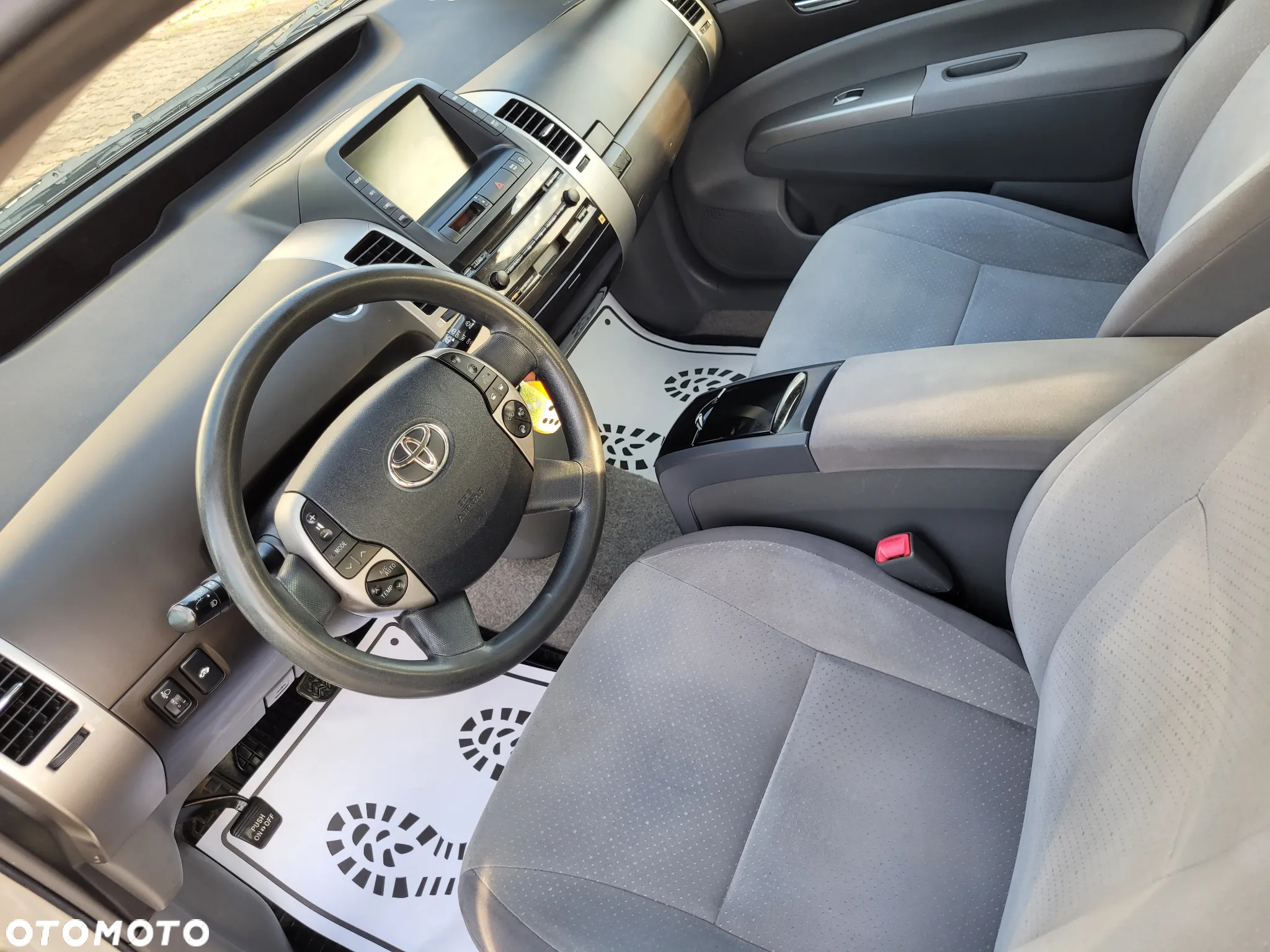 Toyota Prius (Hybrid) - 14