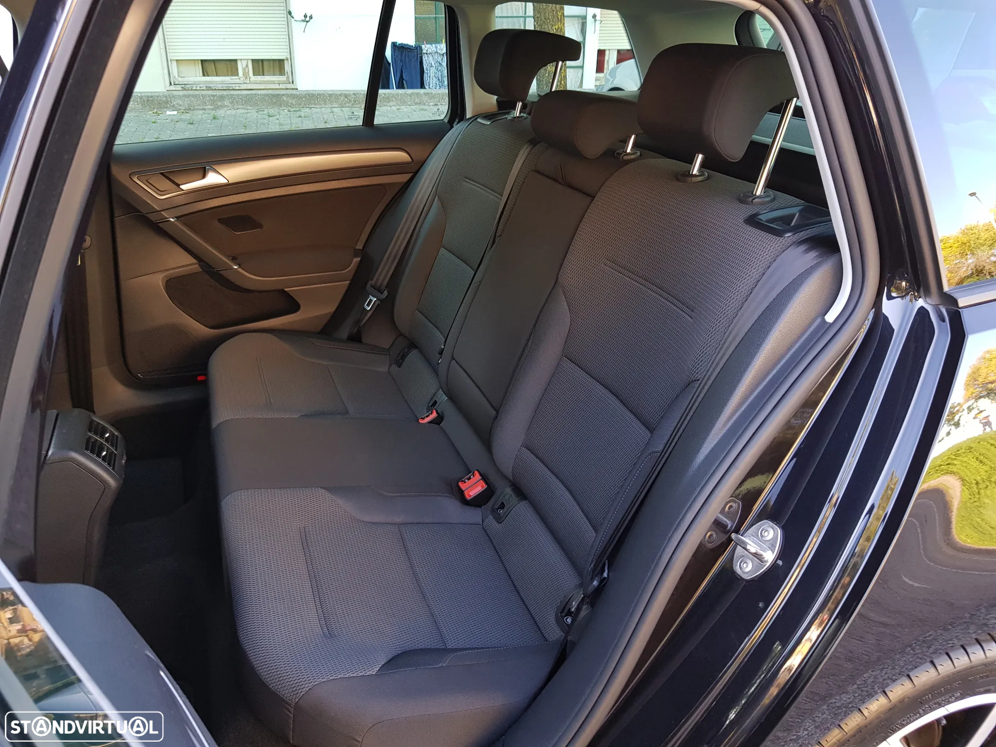 VW Golf Variant 1.6 TDi Confortline - 29