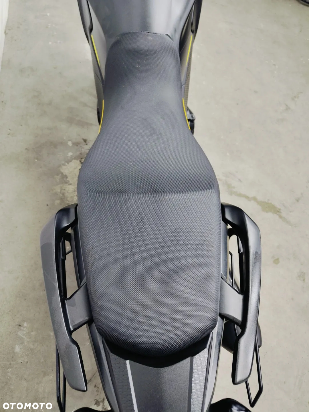 Honda CB - 12