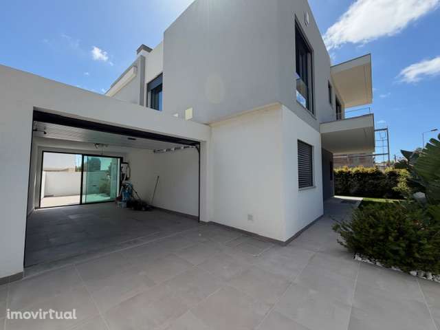 Moradia Nova, com piscina aquecida. - Grande imagem: 4/21