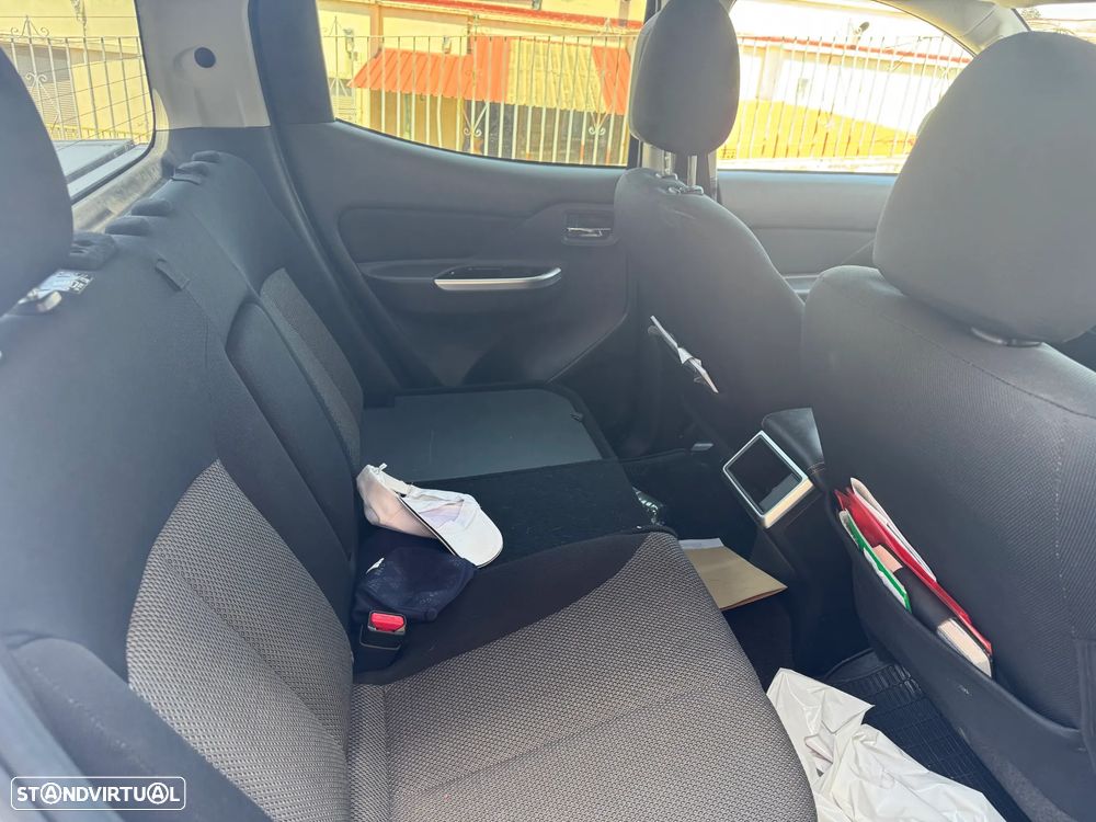 Mitsubishi L200 2.3 DI-D Space Cab Invite Strakar Look 4WD - 2