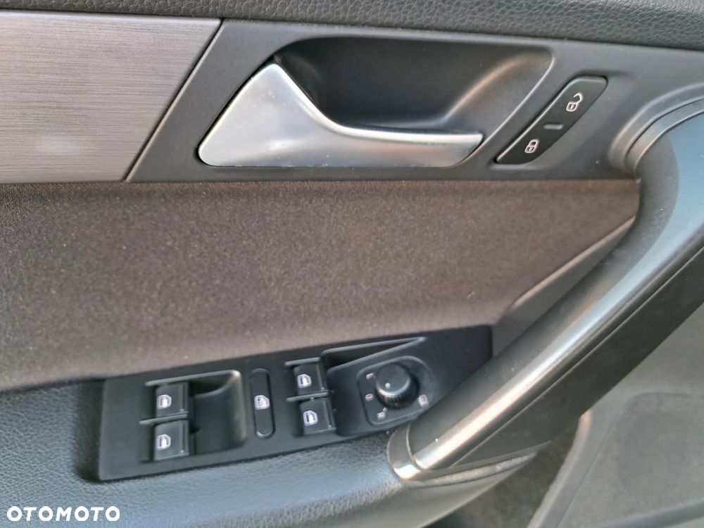 Volkswagen Passat - 35