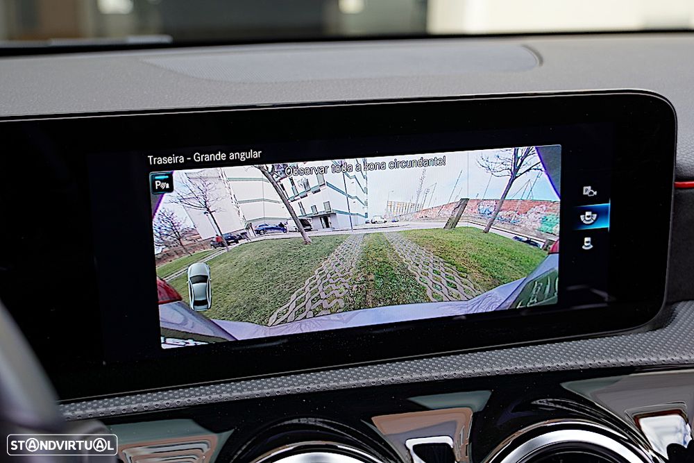 Mercedes-Benz A 250 Limousine e AMG Line - 37