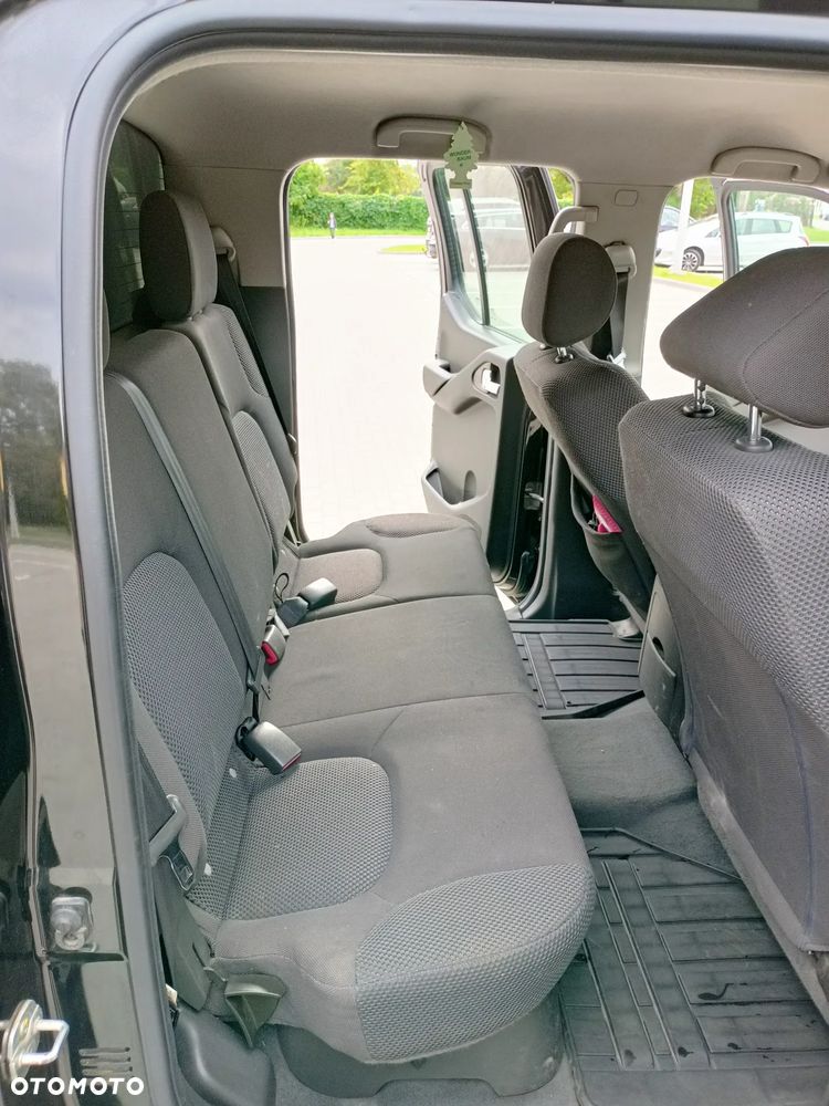 Nissan Navara 2.5 D XE - 6
